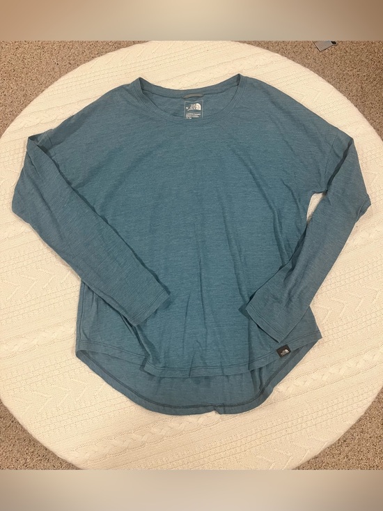 Tops - The North Face Women's Classic Fit Long Sleeve Tee - Medium